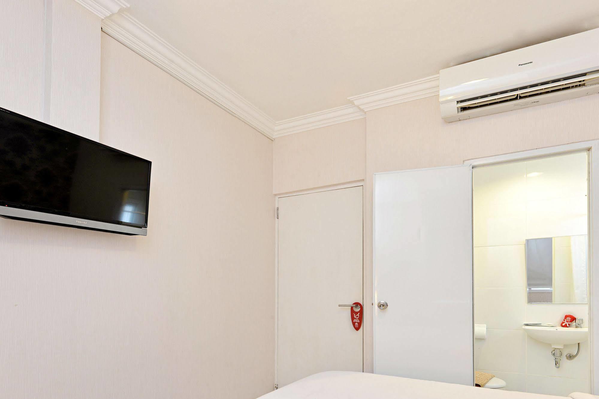 Zen Rooms Basic Tangerang Aeropolis Exterior foto